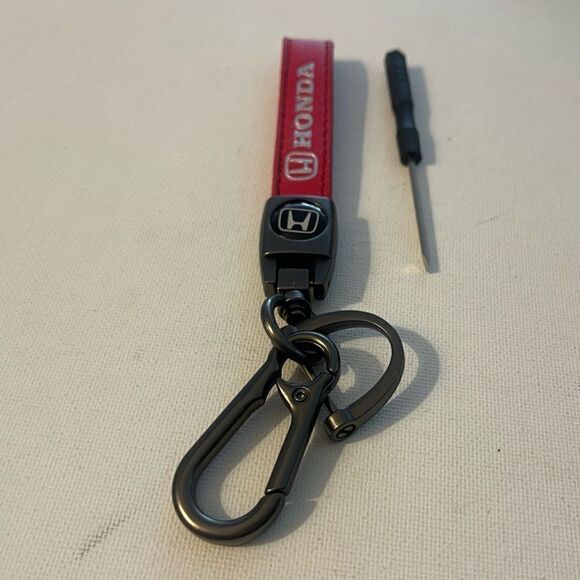 Honda Logo Key Fob Keychain in Red Leather NWT - Picture 2 of 4